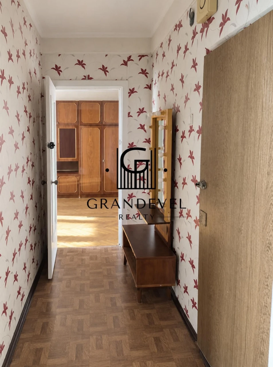 Продаж 2к квартира  вул. Зодчих 34, Святошин, Київ