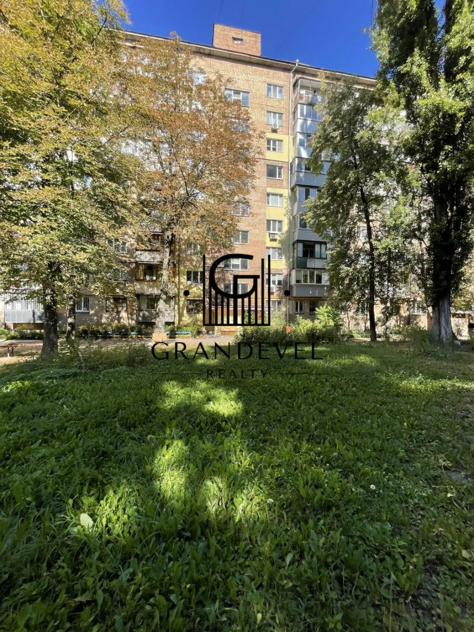 Продаж 2к квартира  вул. Зодчих 34, Святошин, Київ