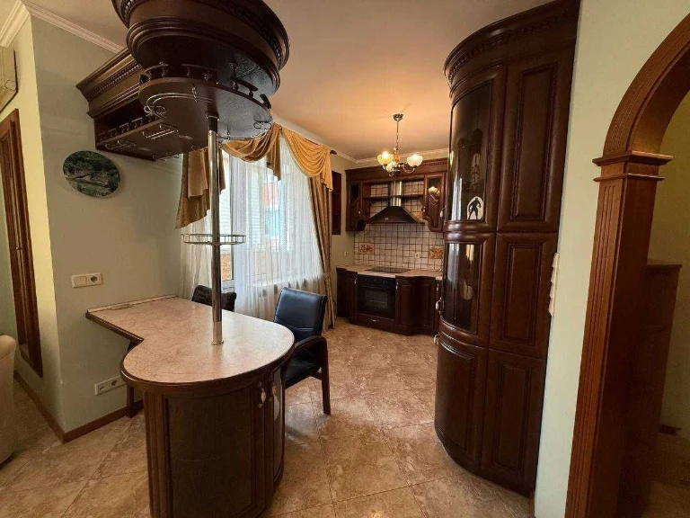 Продаж Квартири 76 м2, вул. Салютна 1б, метро Нивки, Шевченк
