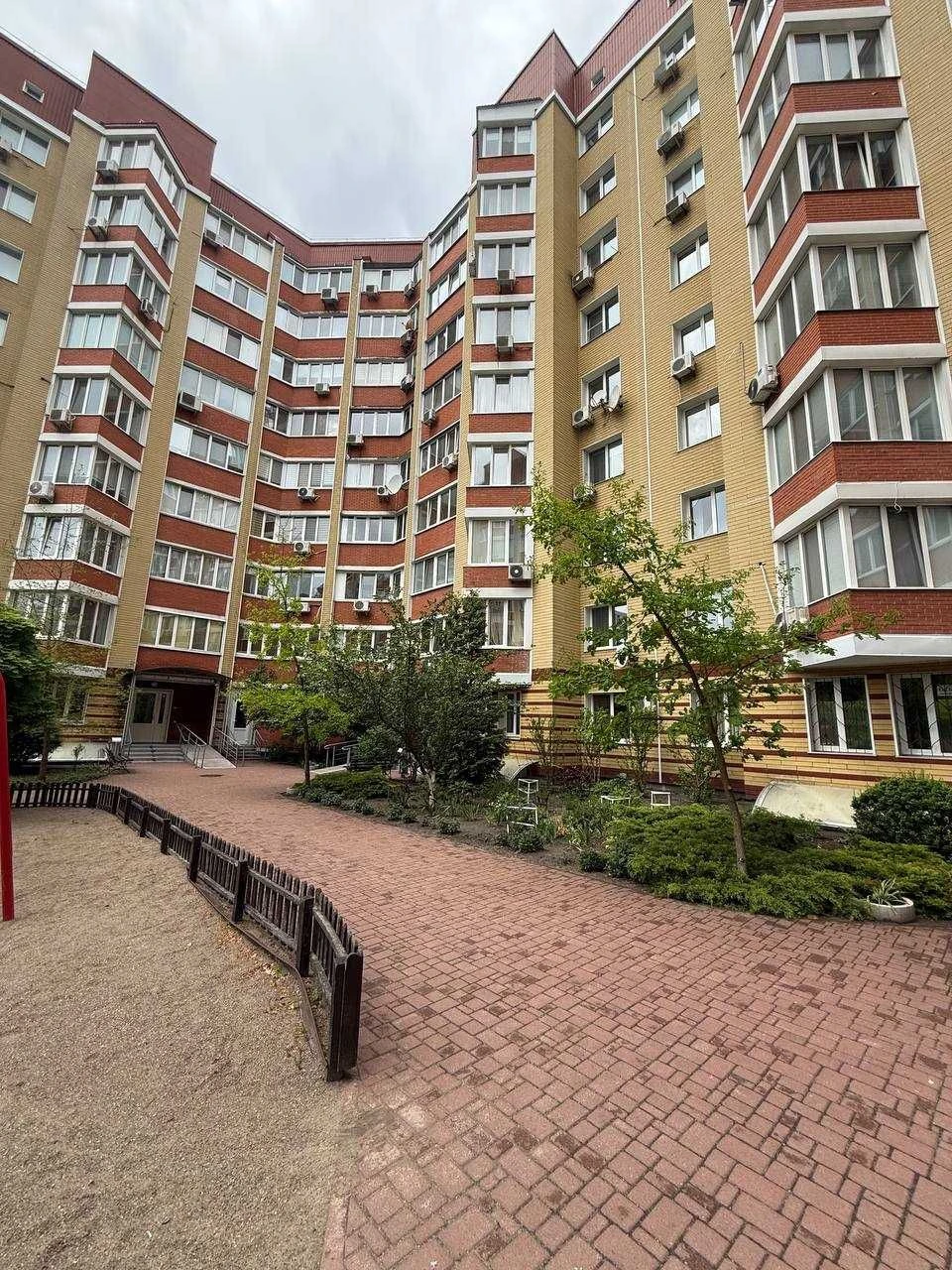 Продаж Квартири 76 м2, вул. Салютна 1б, метро Нивки, Шевченк