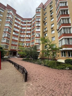 Продаж Квартири 76 м2, вул. Салютна 1б, метро Нивки, Шевченк