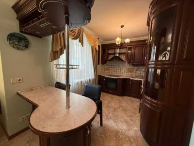 Продаж Квартири 76 м2, вул. Салютна 1б, метро Нивки, Шевченк