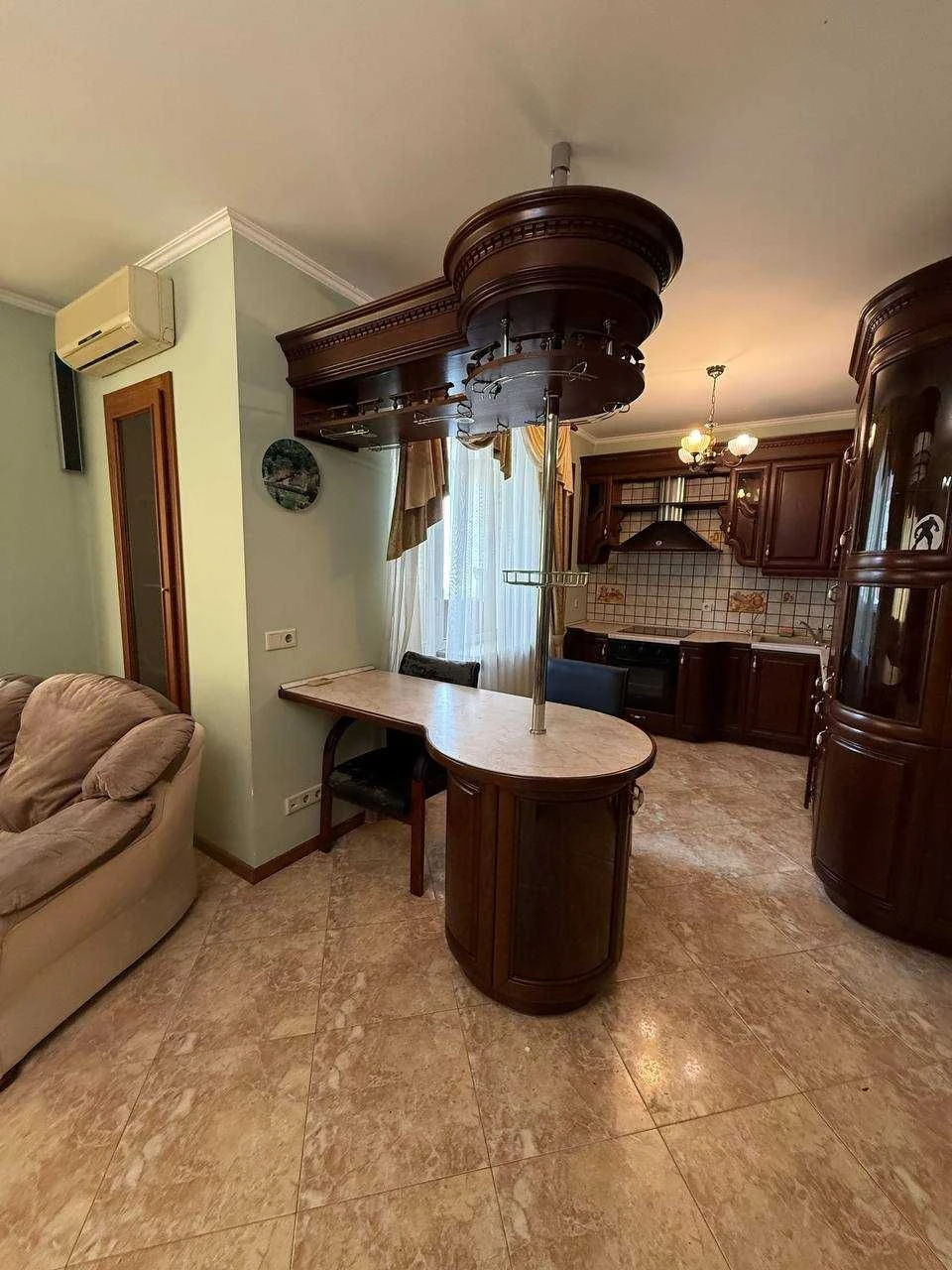 Продаж Квартири 76 м2, вул. Салютна 1б, метро Нивки, Шевченк