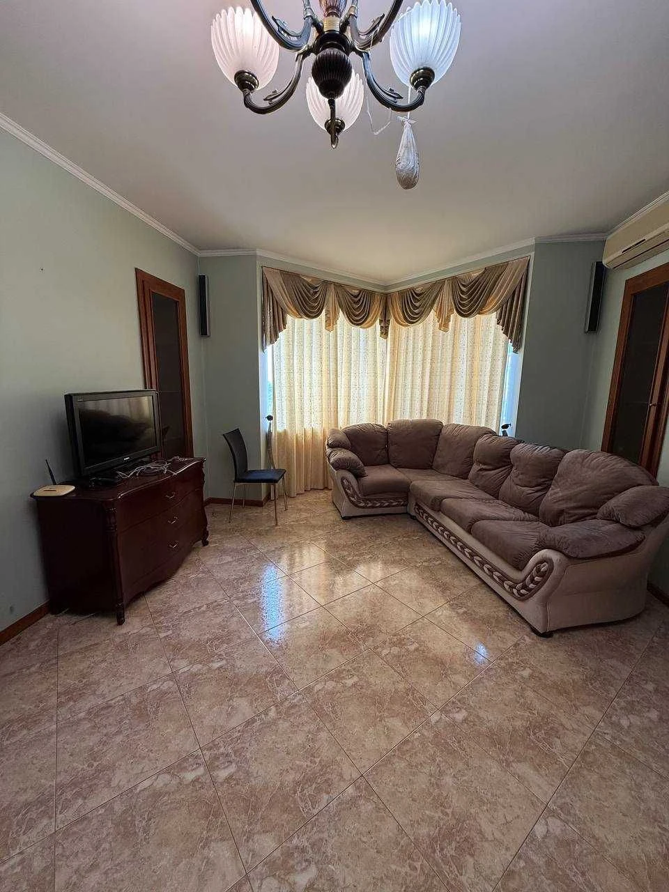 Продаж Квартири 76 м2, вул. Салютна 1б, метро Нивки, Шевченк