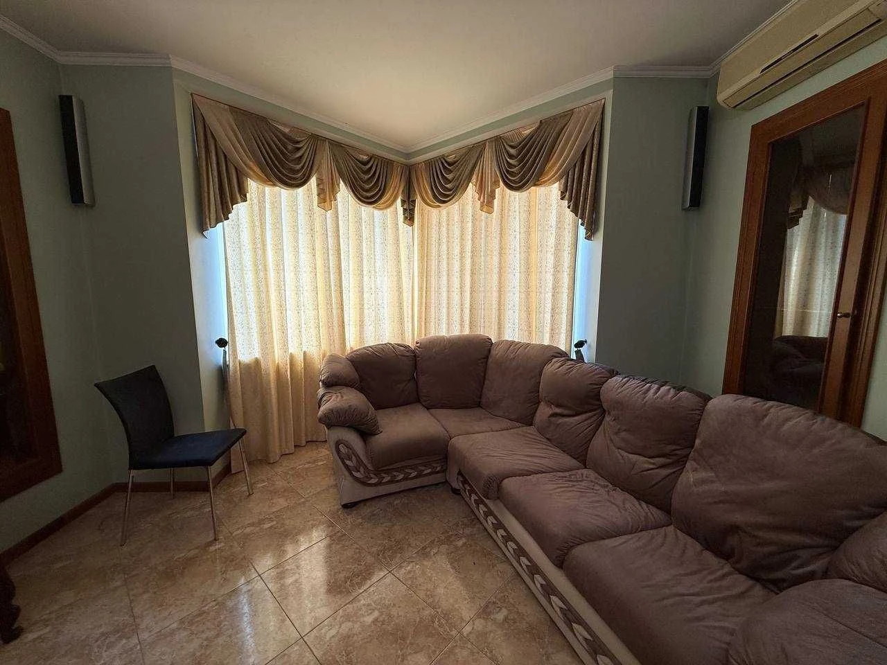 Продаж Квартири 76 м2, вул. Салютна 1б, метро Нивки, Шевченк