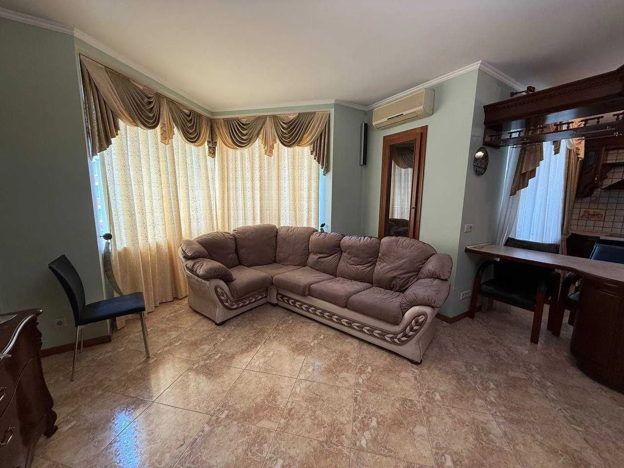 Продаж Квартири 76 м2, вул. Салютна 1б, метро Нивки, Шевченк