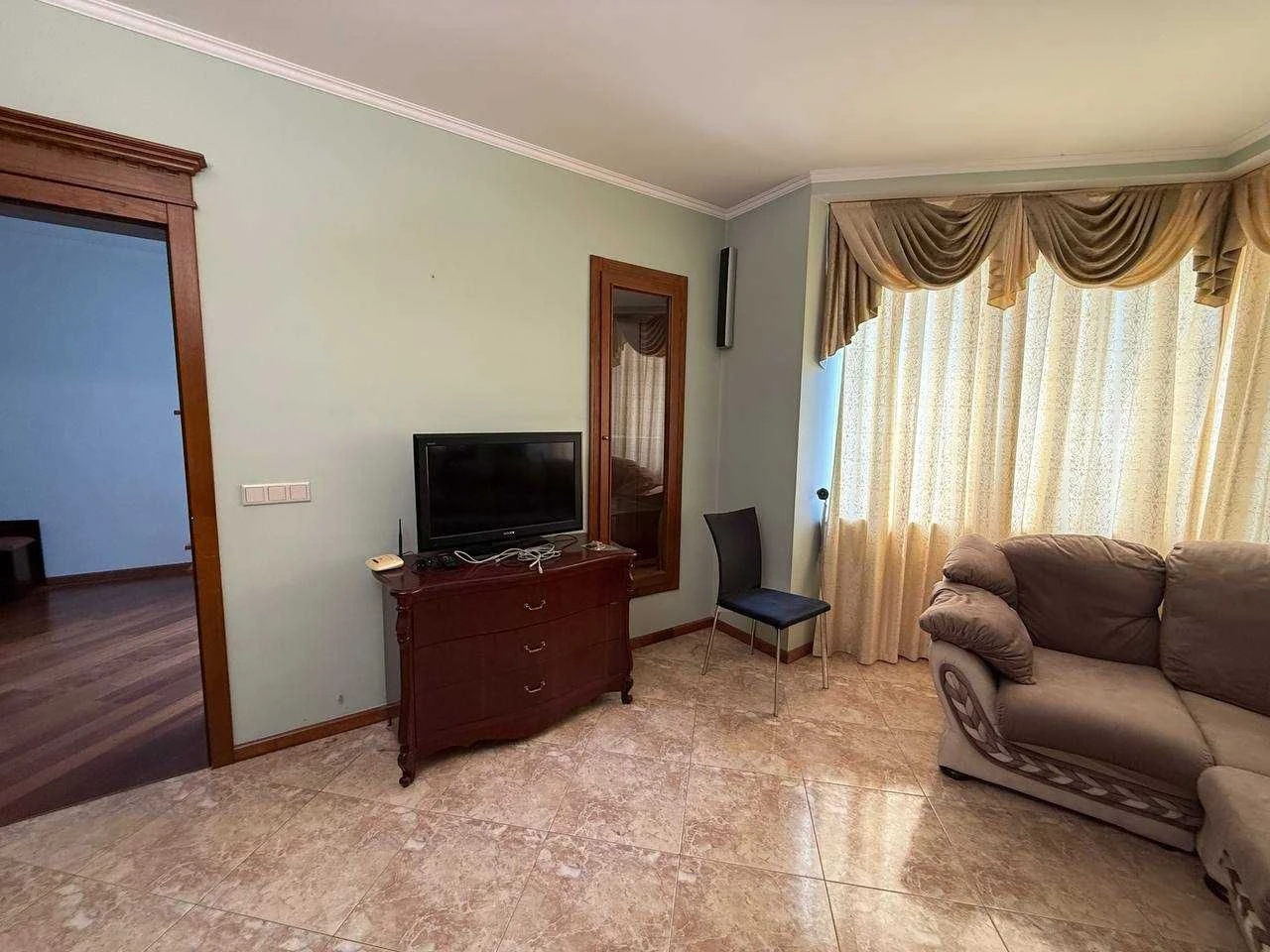 Продаж Квартири 76 м2, вул. Салютна 1б, метро Нивки, Шевченк
