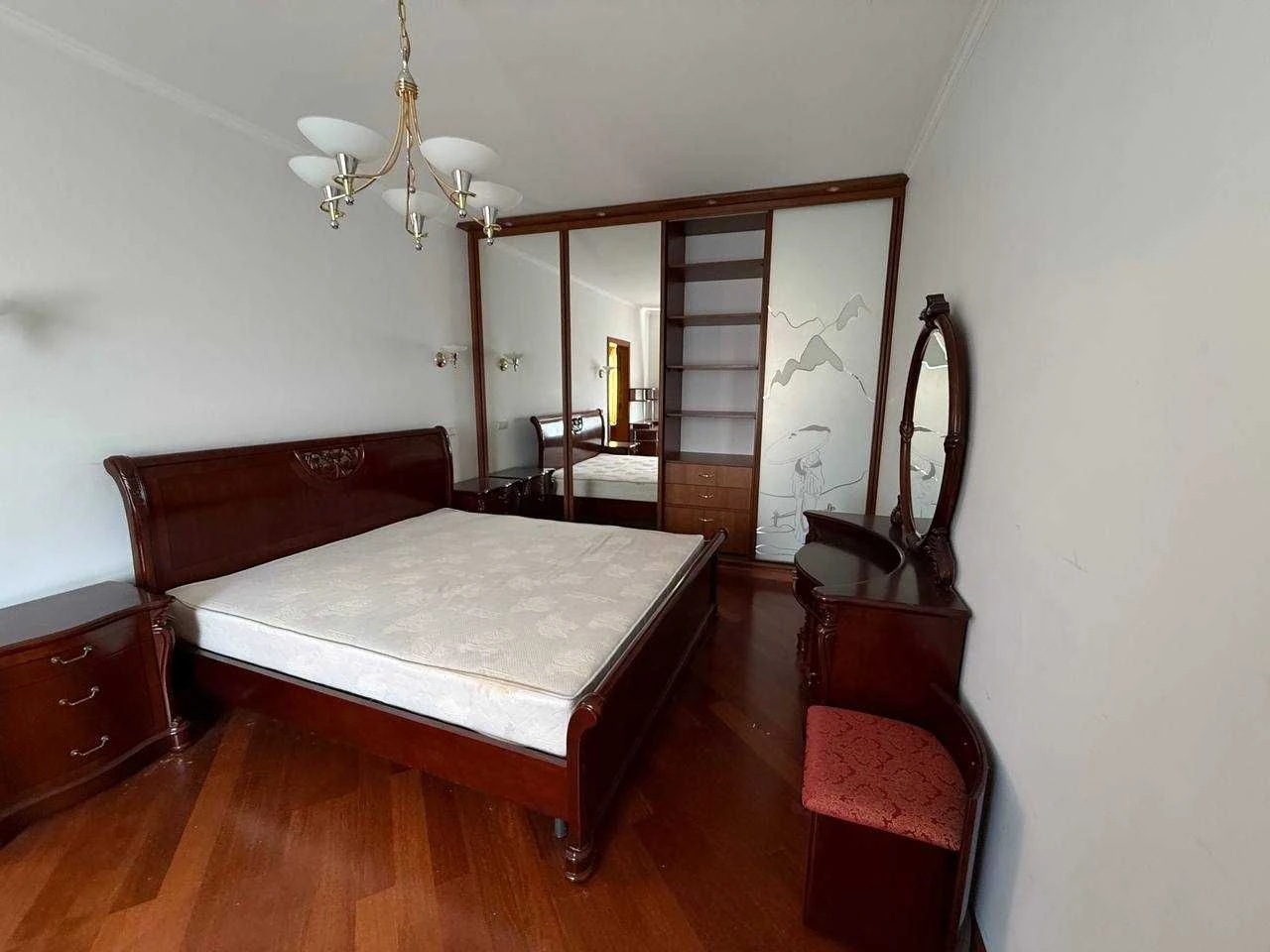 Продаж Квартири 76 м2, вул. Салютна 1б, метро Нивки, Шевченк