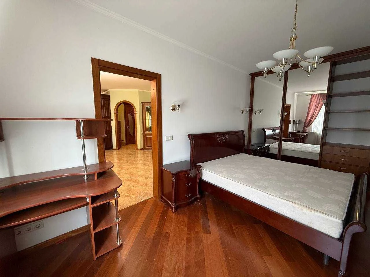 Продаж Квартири 76 м2, вул. Салютна 1б, метро Нивки, Шевченк