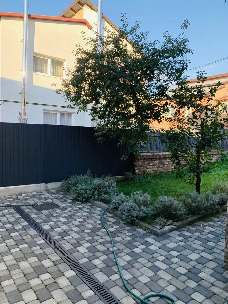 Property: House in Rogatka Area