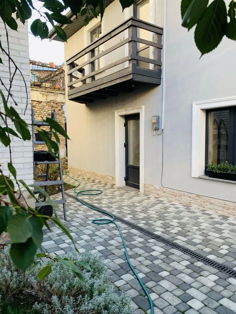 Property: House in Rogatka Area