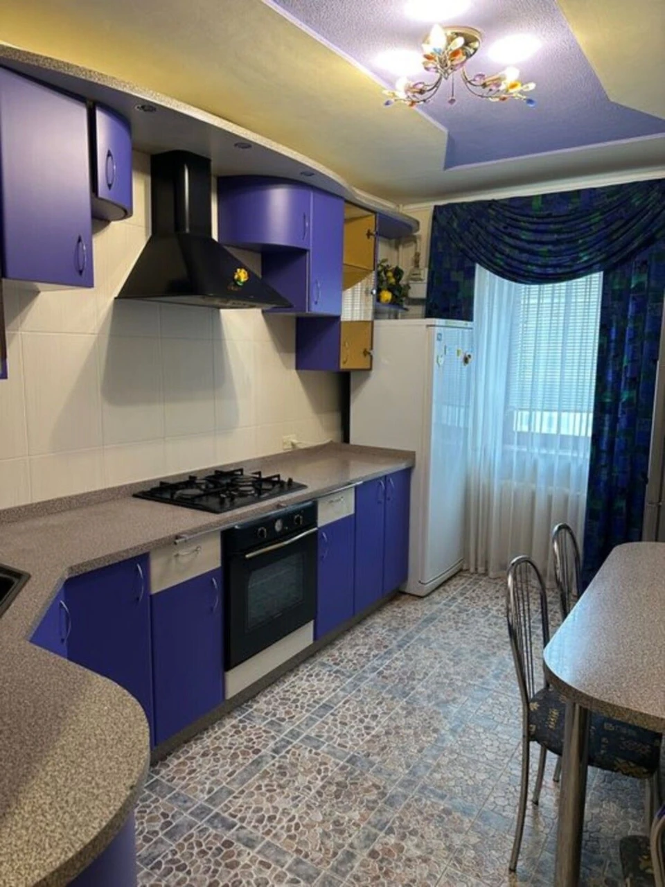 3-кімнатна квартира Таїрова, газ, цегла, 7 поверх, ремонт, м