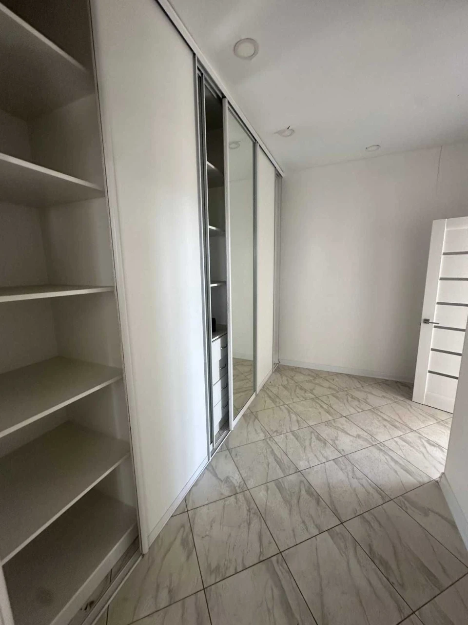 Urgent Sale! 3-4 Room Apartment in Exclusive "Author's Quarter" Residence