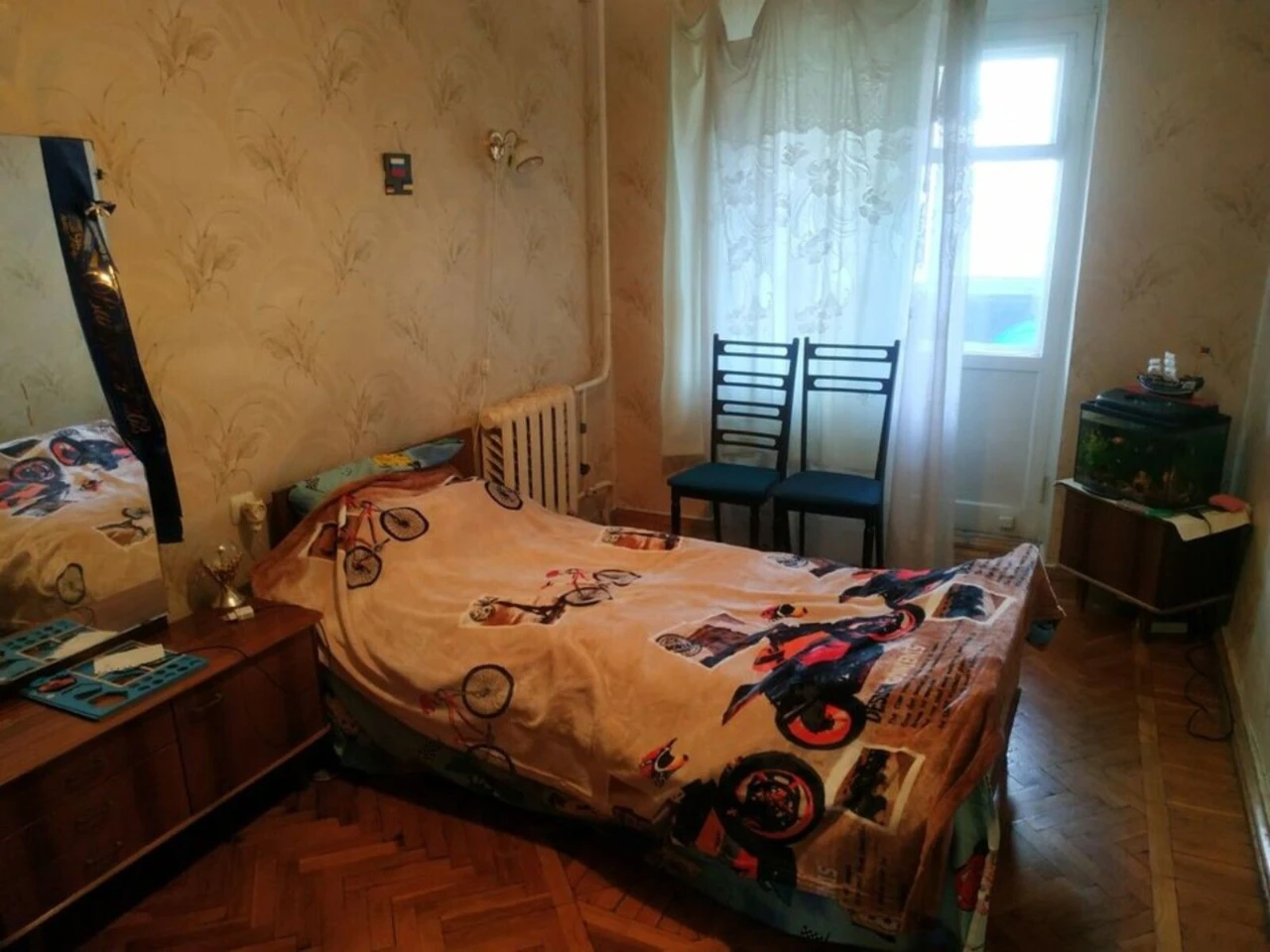 4-кімнатна квартира в цегляному будинку в районі станції 7-й