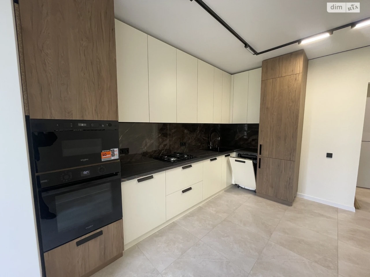 Apartment for Sale: Center