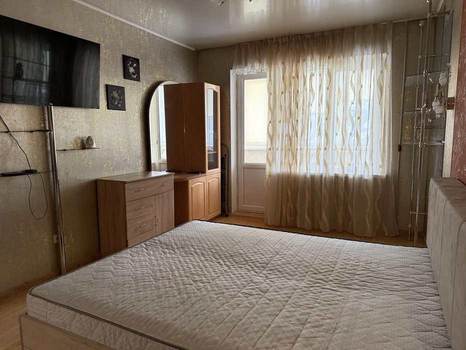 Заболотного/Палия, 2 комнатная квартира на 2эт, газ, балкон