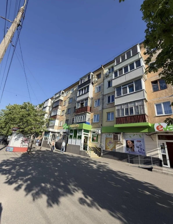 58 м2, 1 этаж, продажа 3-комнатной квартиры
