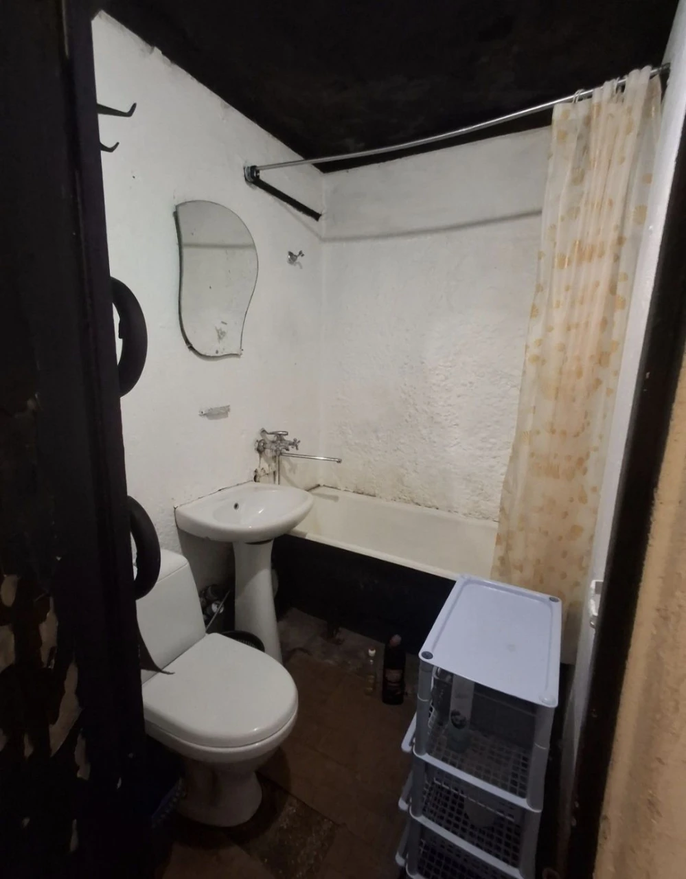 58м2 Круг 1 поверх Продаж 3 кім квартиру