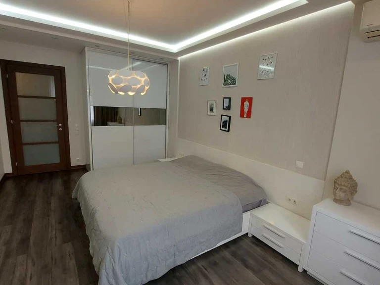 Apartment. Dimitrivska Street, Kyiv