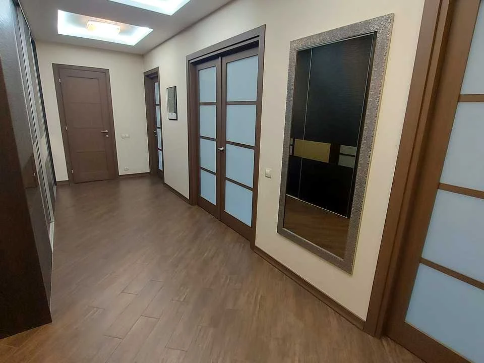 Квартира. Київ, Дмитрівська вул.