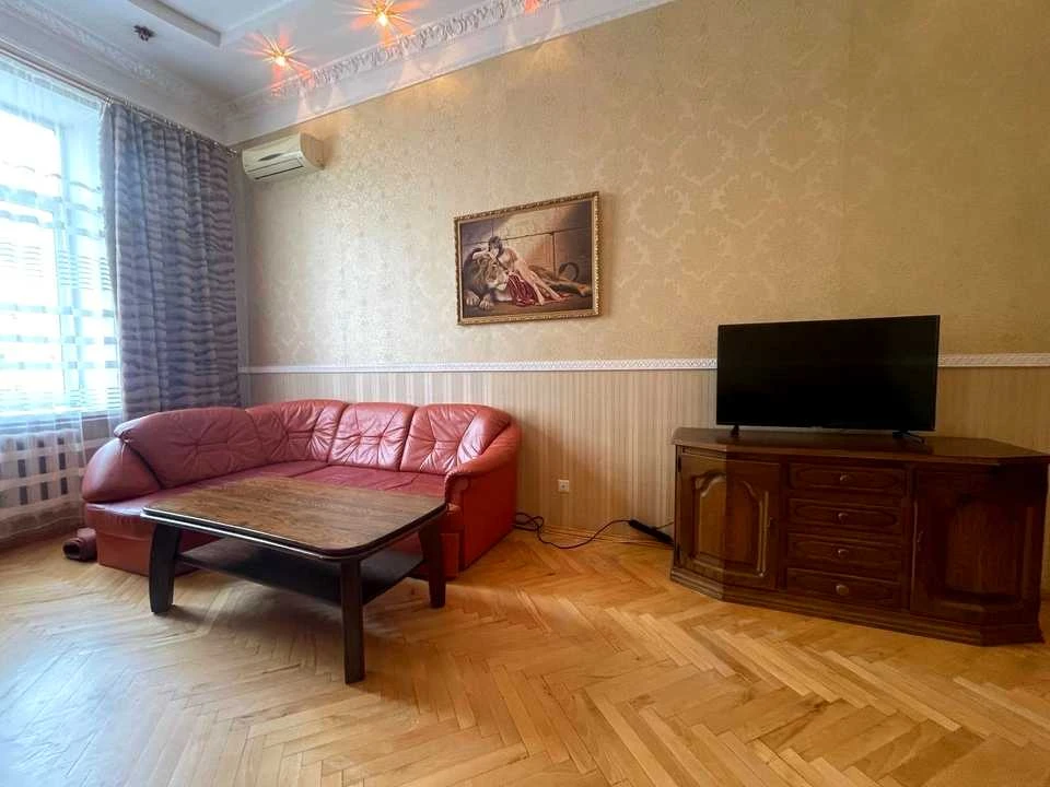 Квартира. Київ, Басейна вул.