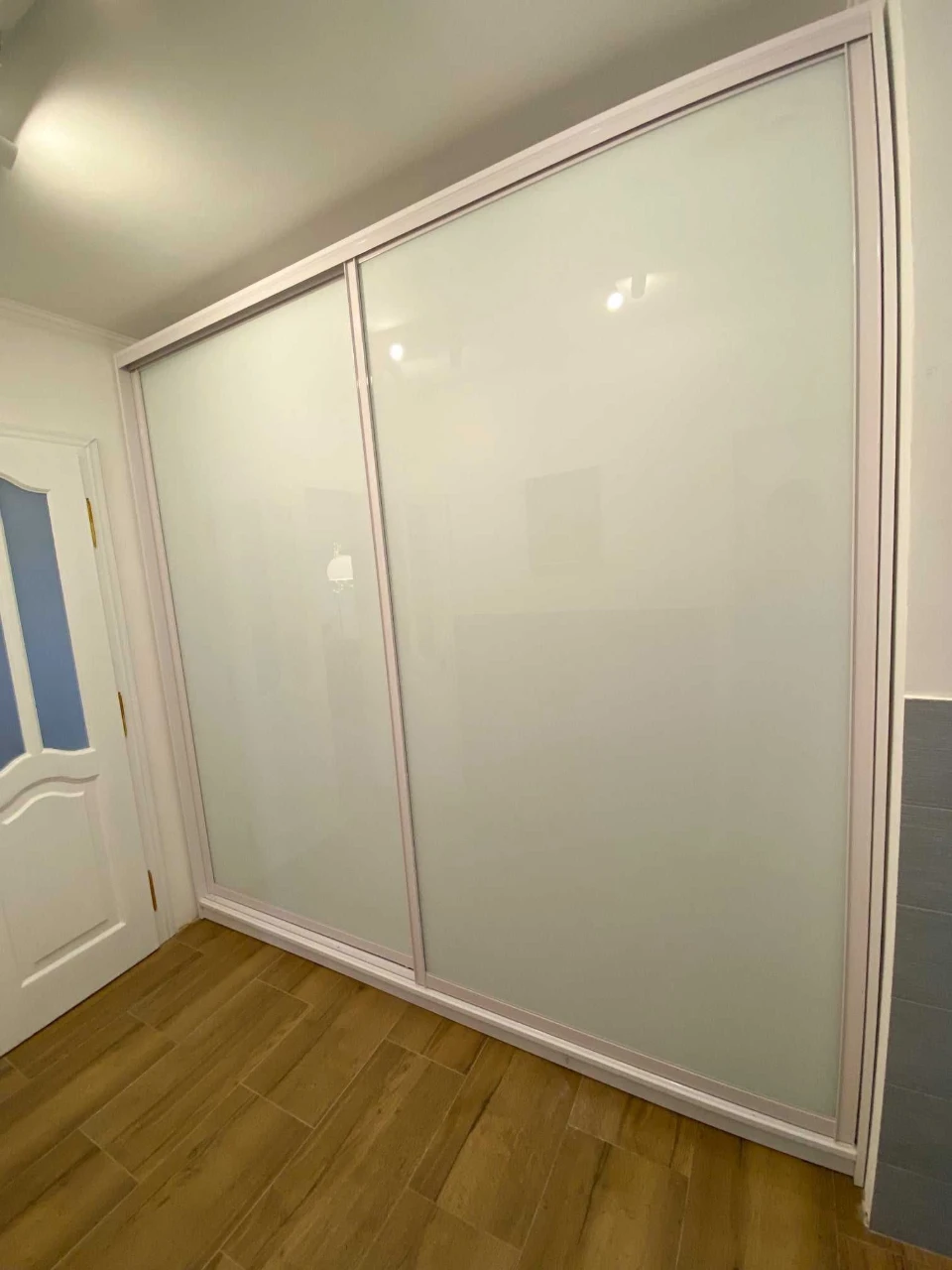 For Sale: 3-bedroom apartment with fresh renovation