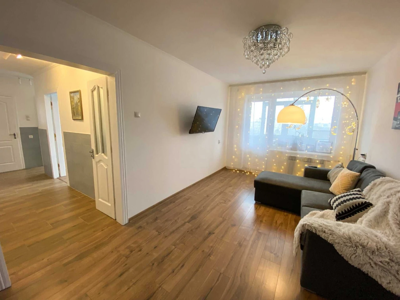 For Sale: 3-bedroom apartment with fresh renovation