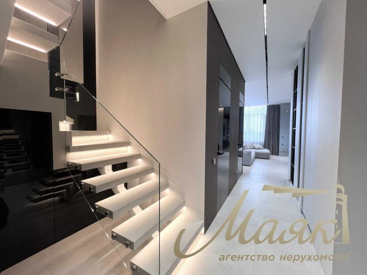 Sale of a 2-level apartment 96 sq m with a terrace in the "Boulevard Fontan" residential complex