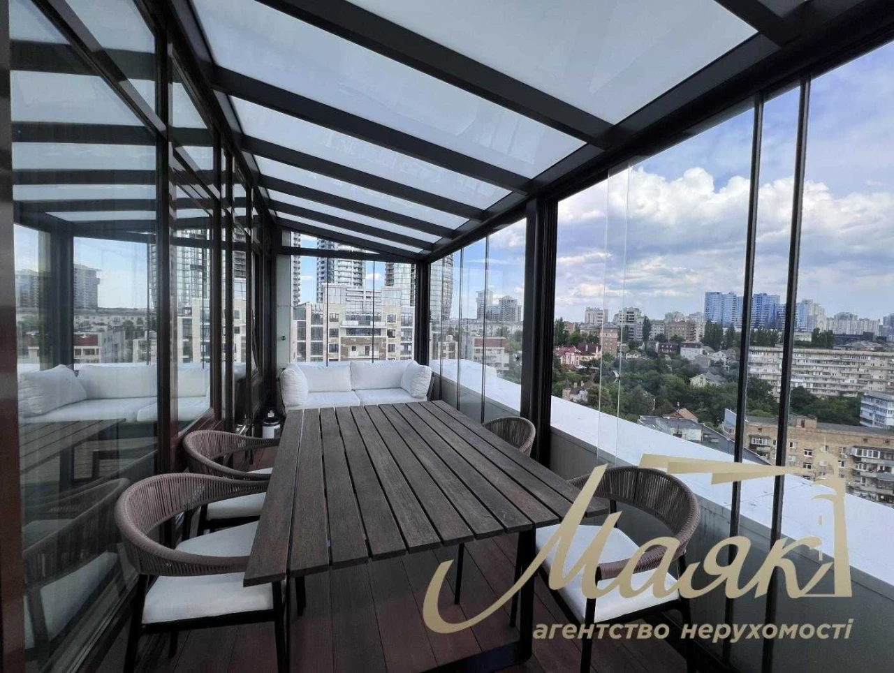 Sale of a 2-level apartment 96 sq m with a terrace in the "Boulevard Fontan" residential complex