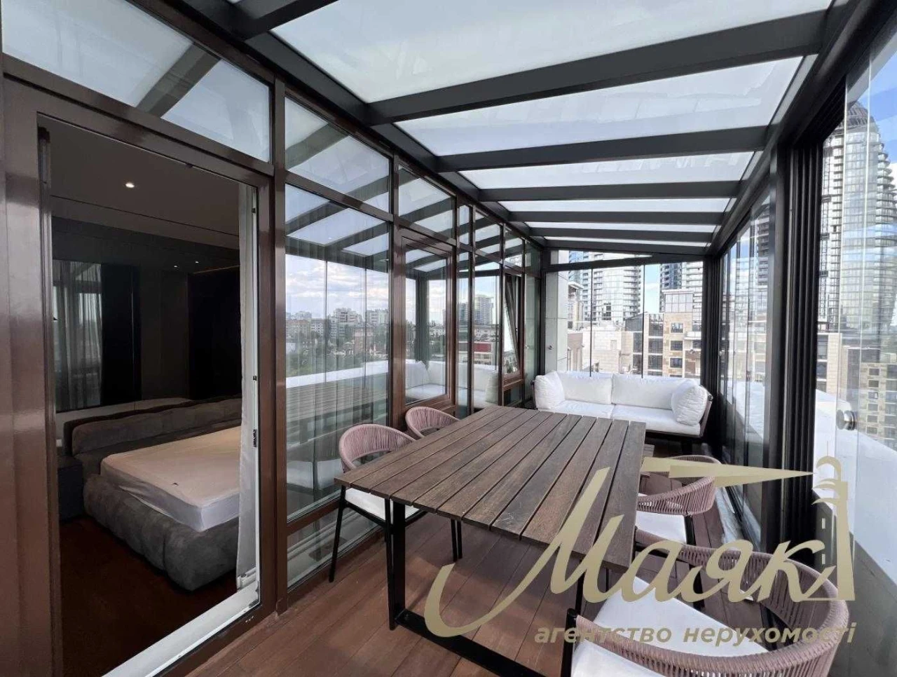 Sale of a 2-level apartment 96 sq m with a terrace in the "Boulevard Fontan" residential complex