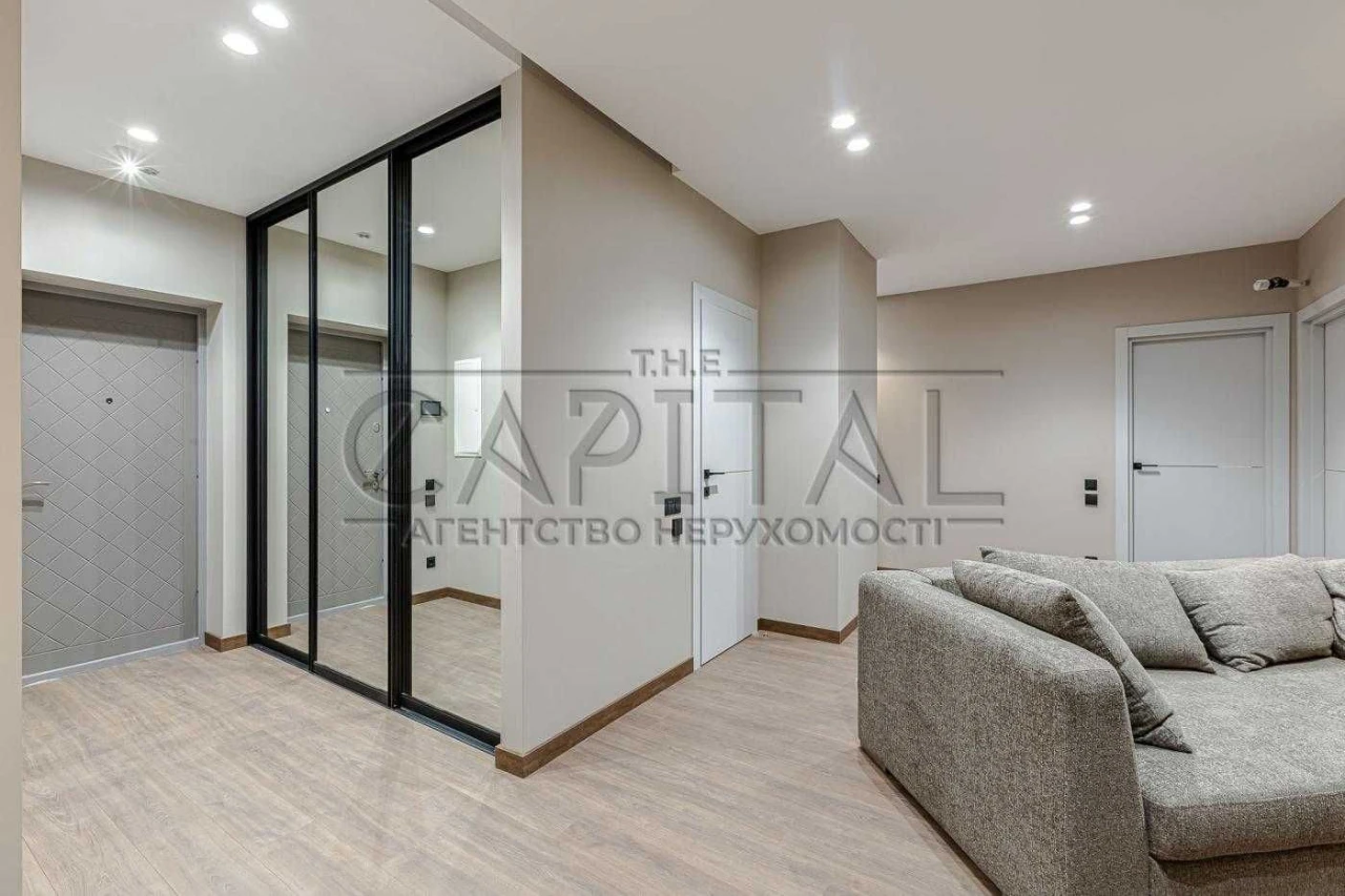 Sale of a renovated 3-room apartment in the Rusynska residential complex