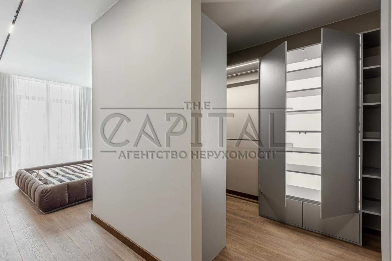 Sale of a renovated 3-room apartment in the Rusynska residential complex