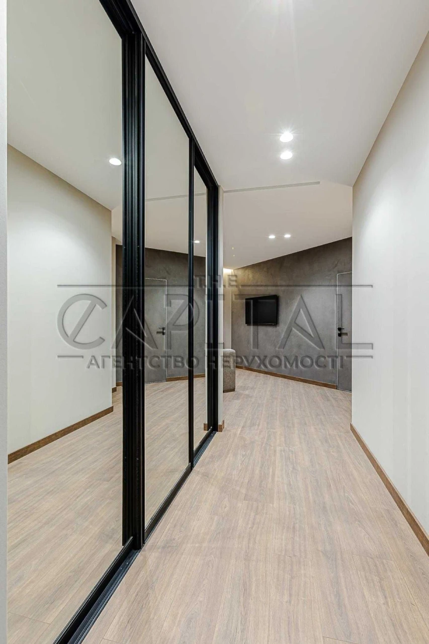 Sale of a renovated 3-room apartment in the Rusynska residential complex