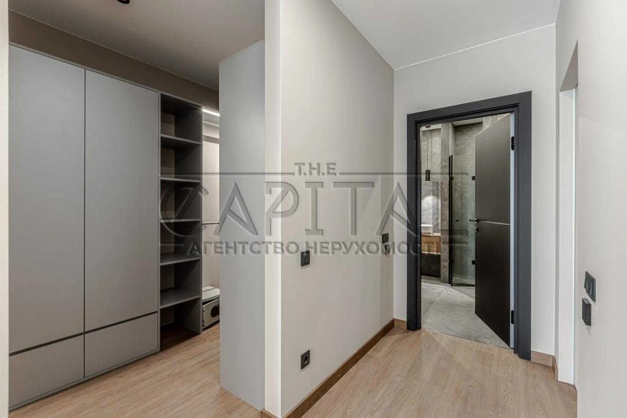 Sale of a renovated 3-room apartment in the Rusynska residential complex