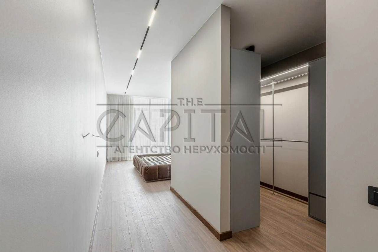 Sale of a renovated 3-room apartment in the Rusynska residential complex