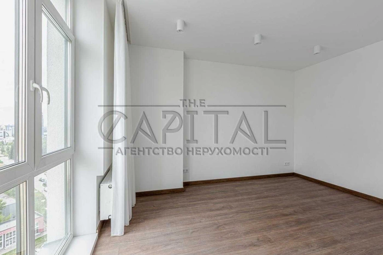 Sale of a renovated 3-room apartment in the Rusynska residential complex