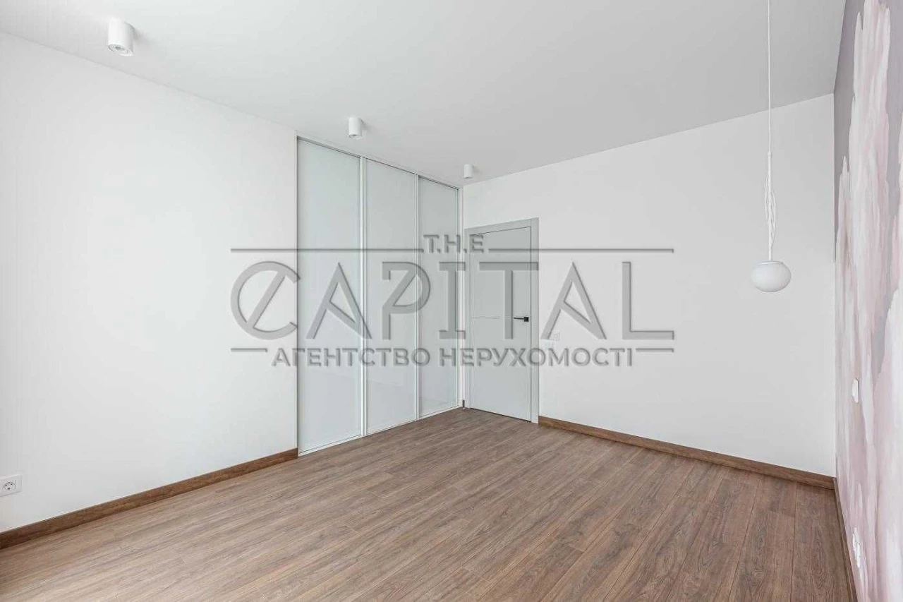 Sale of a renovated 3-room apartment in the Rusynska residential complex