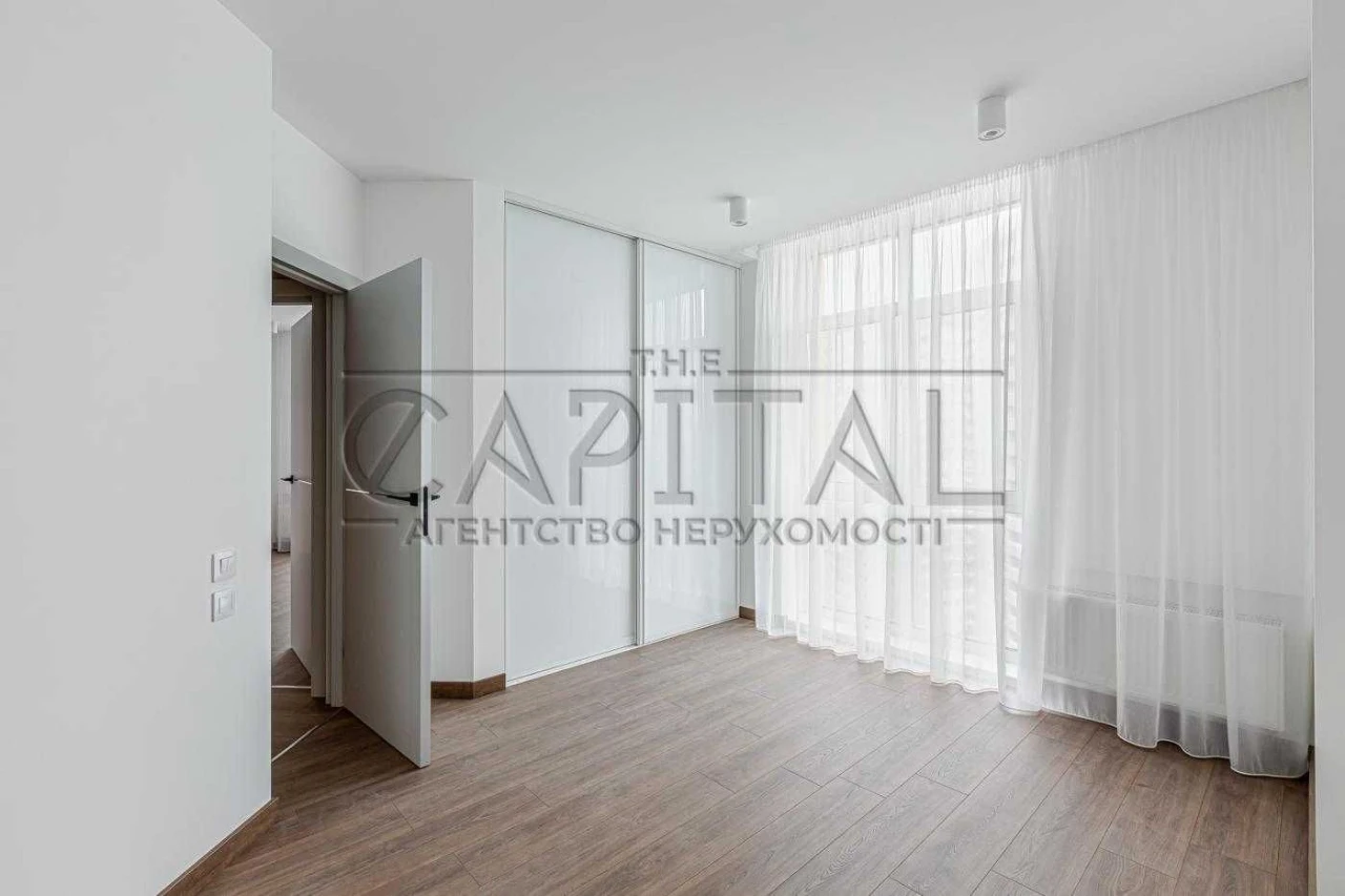 Sale of a renovated 3-room apartment in the Rusynska residential complex