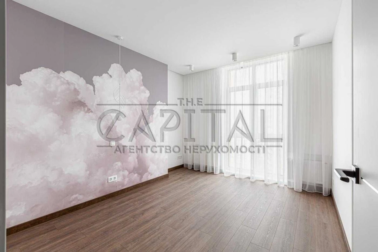 Sale of a renovated 3-room apartment in the Rusynska residential complex
