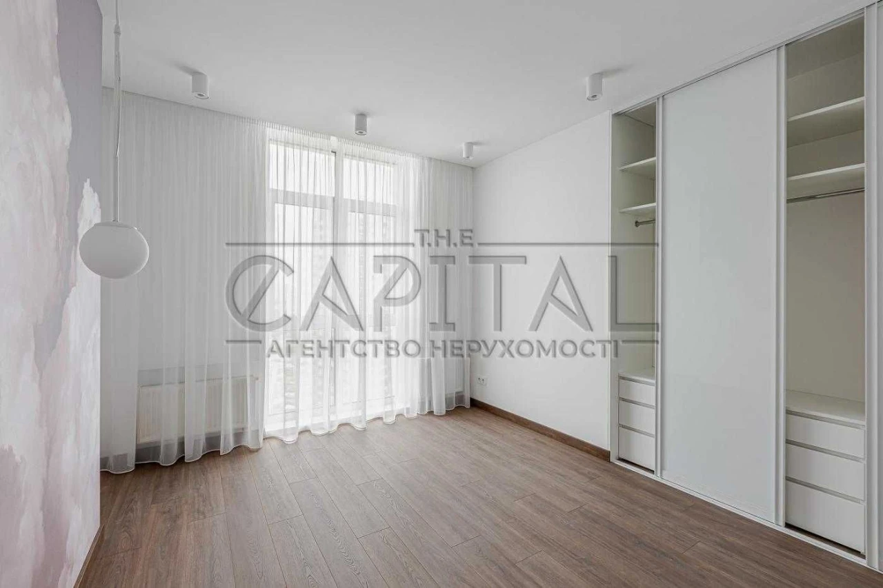 Sale of a renovated 3-room apartment in the Rusynska residential complex