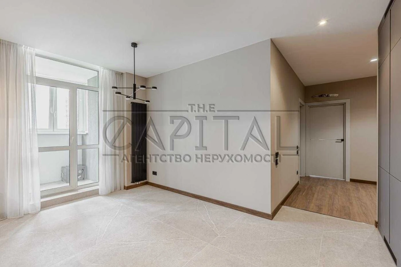 Sale of a renovated 3-room apartment in the Rusynska residential complex