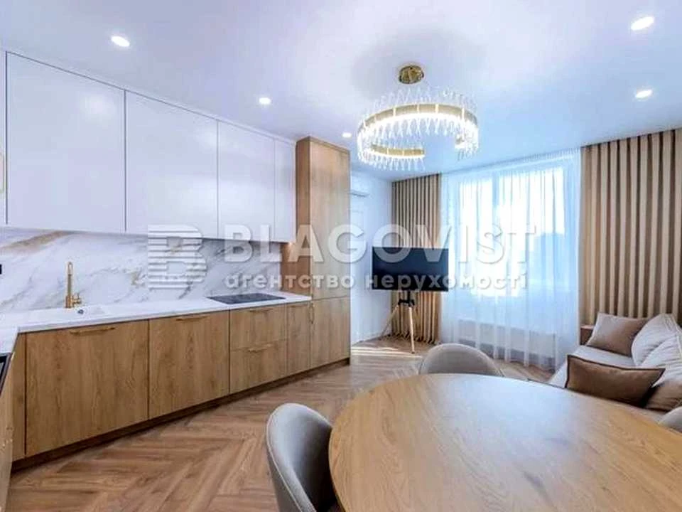 Apartment. Voskresenskaya st., Kyiv