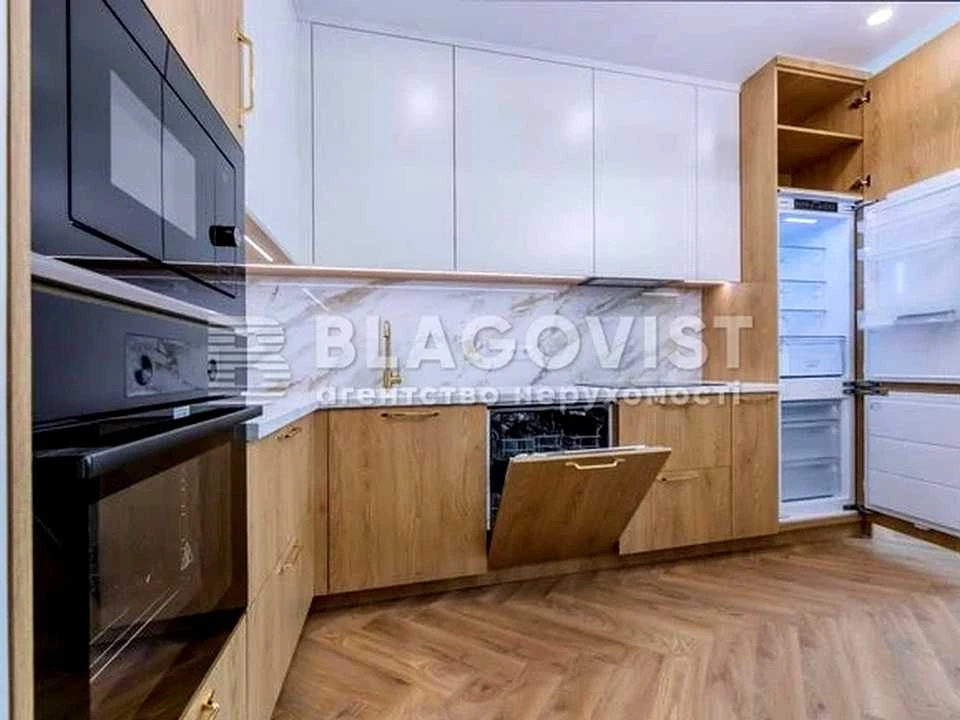 Apartment. Voskresenskaya st., Kyiv
