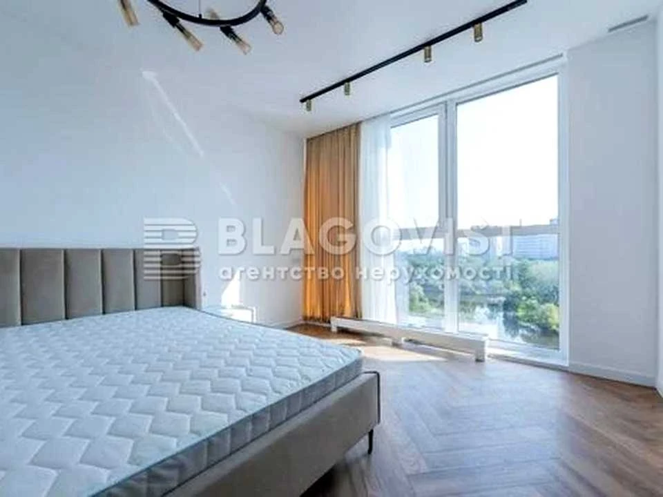 Apartment. Voskresenskaya st., Kyiv