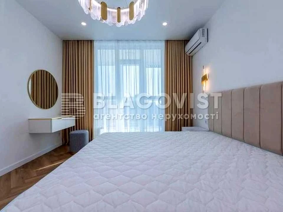 Apartment. Voskresenskaya st., Kyiv
