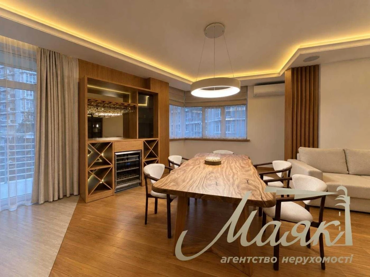 Sale of a 4-room apartment 164 sq m in the "French Quarter" residential complex