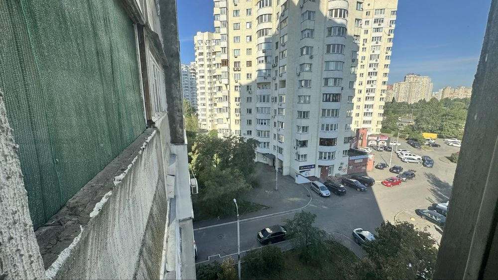 Продаж 4-кімнатної квартири 86,1 м.кв 6-й поверх Бажана 28 м