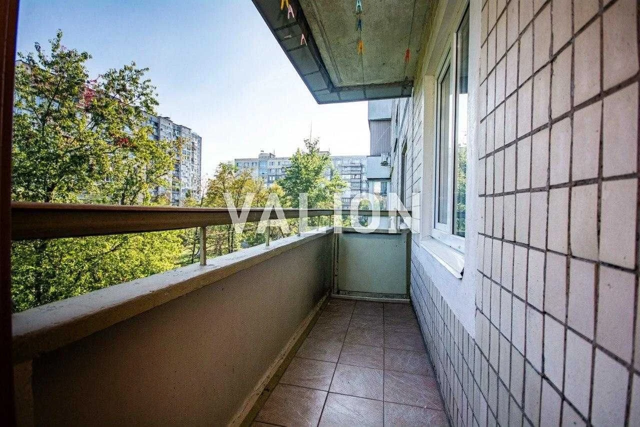 Apartment for Sale: 2-Room Apartment in Berezhniak Street