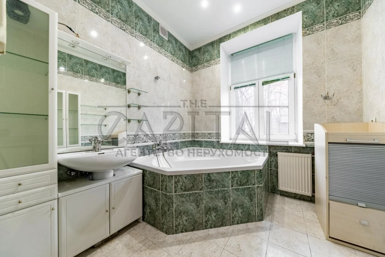 Apartment for Sale, Institute Street, Pechersky District, Khreshchatyk
