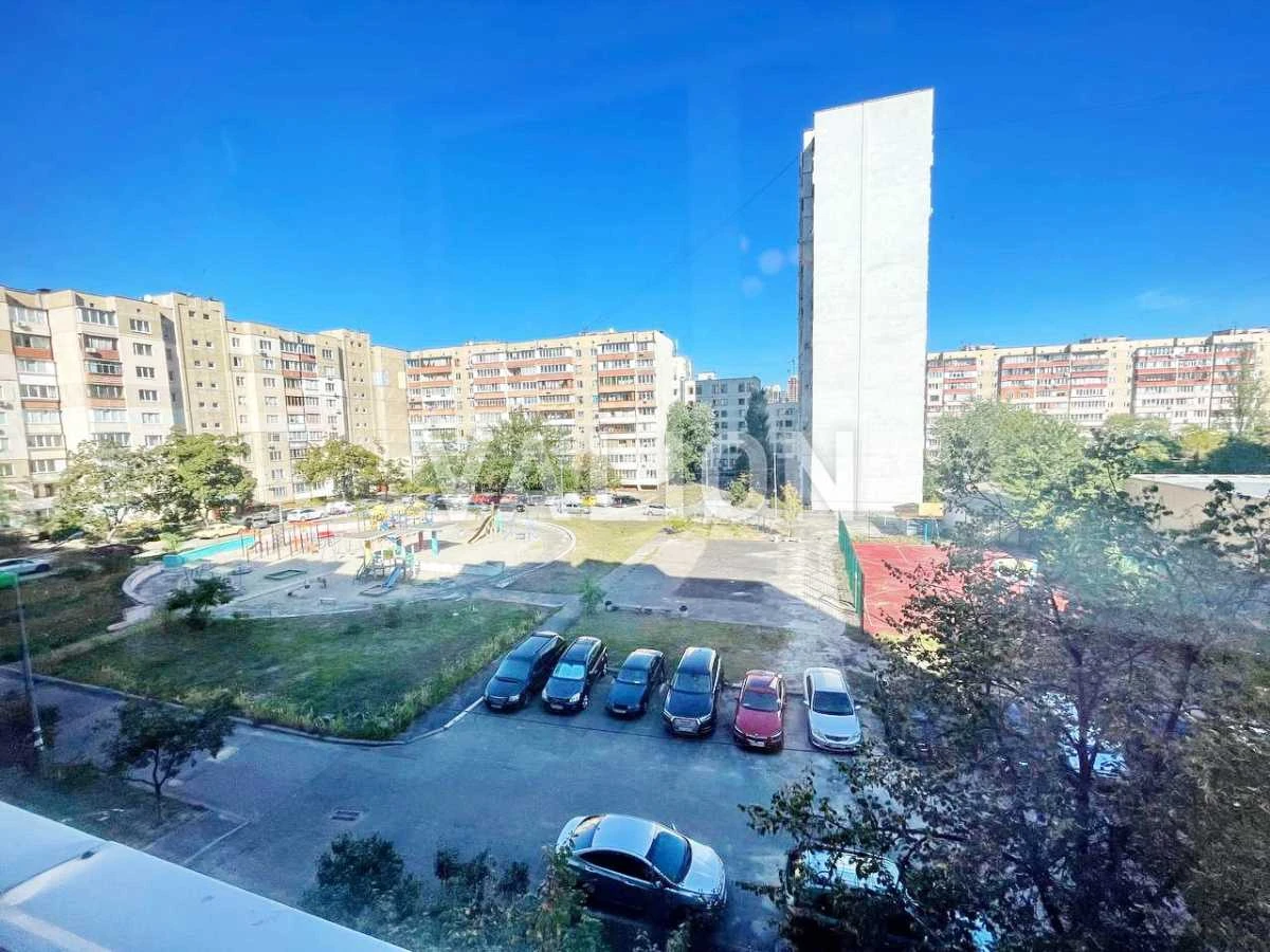 For Sale: 3-bedroom apartment (70 sq m) in Kyiv, Dniprodvyzh district